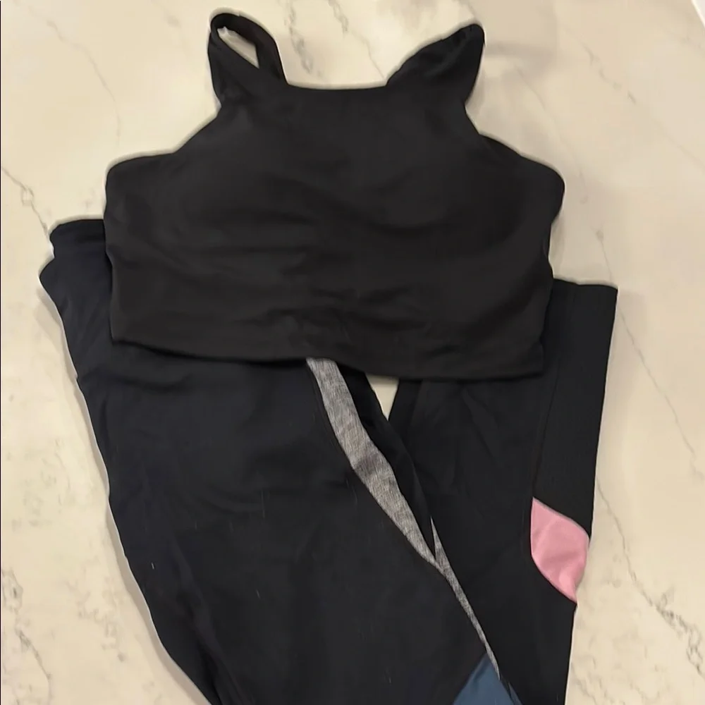 Womens Black Athletic Crop Top and Leggings Set - Picture 2 of 7